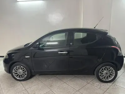 Usata Lancia Ypsilon 69 CV (50 kW) 2012 Nero Utilitaria