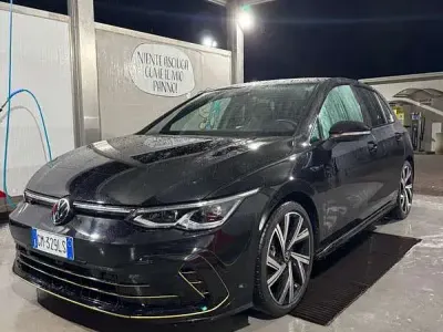 Usata VW Golf VIII R-line 150 CV (110 kW) 2023 Berlina