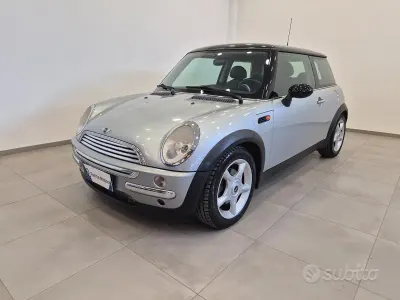 Usata Mini Cooper 116 CV (85 kW) 2002 Grigio Utilitaria