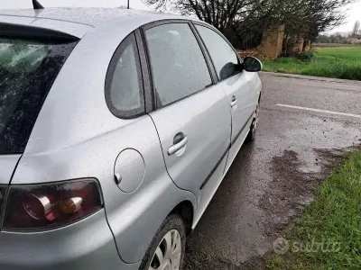 Usata Seat Ibiza 101 CV (74 kW) 2006 Grigio Utilitaria