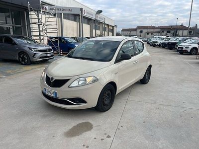 Usata Lancia Ypsilon Platinum 69 CV (50 kW) 2016 Bronzo Utilitaria