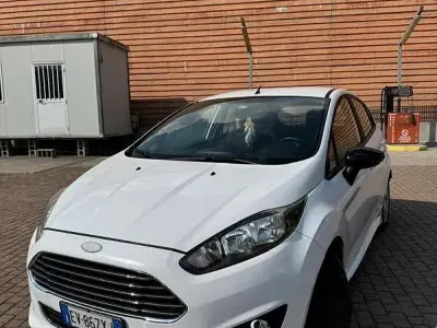 Usata Ford Fiesta 60 CV (44 kW) 2014 Bianco Utilitaria