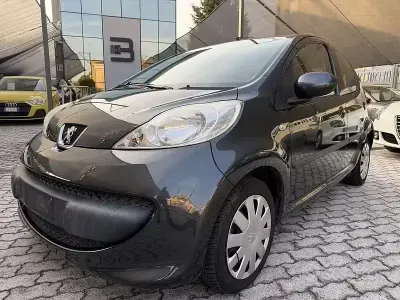 Gebraucht Peugeot 107 Urban Move 68 PS (50 kW) 2008 Grau Kleinwagen
