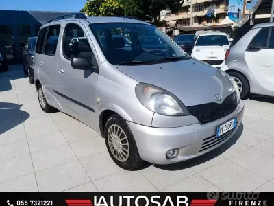 Usata Toyota Yaris Verso 86 CV (63 kW) 2001 Grigio Monovolume