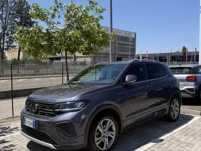Usata VW T-Cross R-line 116 CV (85 kW) 2024 Grigio SUV