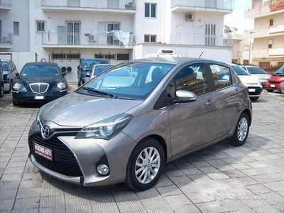 Usata Toyota Yaris Style 90 CV (66 kW) 2014 Grigio Utilitaria