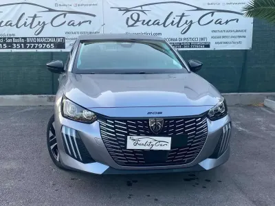 Usata Peugeot 208 Allure 101 CV (74 kW) 2025 Grigio artense Utilitaria