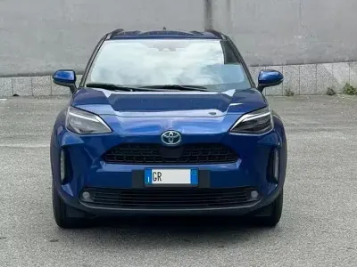 Usata Toyota Yaris Trend 101 CV (74 kW) 2023 Bluazzurro Utilitaria