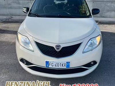 Usata Lancia Ypsilon Platinum 85 CV (62 kW) 2015 Bianco Utilitaria