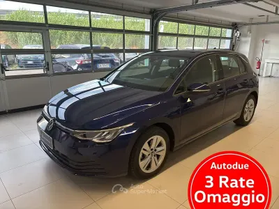 Usata VW Golf VIII Life 116 CV (85 kW) 2024 Blu Berlina