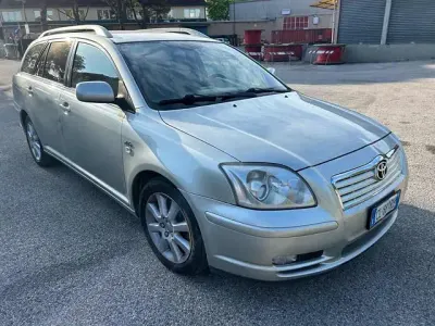 Usata Toyota Avensis 115 CV (84 kW) 2004 Grigio Station wagon