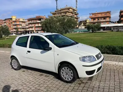 Usata Fiat Punto Classica 60 CV (44 kW) 2009 Bianco Utilitaria