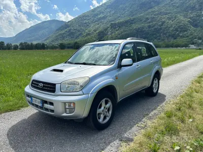 Usata Toyota RAV4 116 CV (85 kW) 2004 Grigio SUV