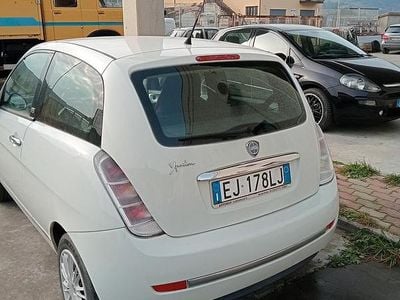 Usata Lancia Ypsilon 75 CV (55 kW) 2011 Bianco Utilitaria