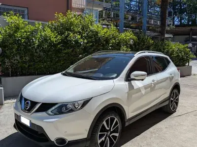 Usata Nissan Qashqai Tekna 110 CV (80 kW) 2017 Bianco SUV