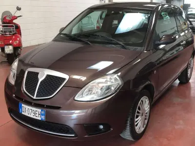Usata Lancia Ypsilon 60 CV (44 kW) 2009 Marrone metallizzato Utilitaria