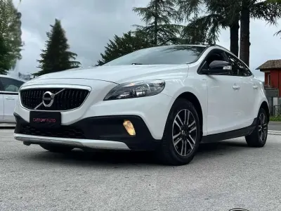 Usata Volvo V40 CC 120 CV (88 kW) 2018 Bianco Station wagon
