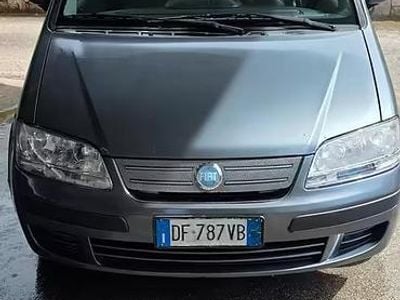 Usata Fiat Idea 95 CV (69 kW) 2004 Grigio Monovolume