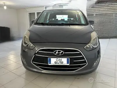 Usata Hyundai ix20 Comfort 90 CV (66 kW) 2015 Grigio Utilitaria