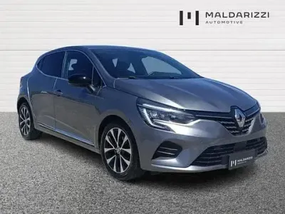 Usata Renault Clio V Techno 101 CV (74 kW) 2023 Grigio Utilitaria