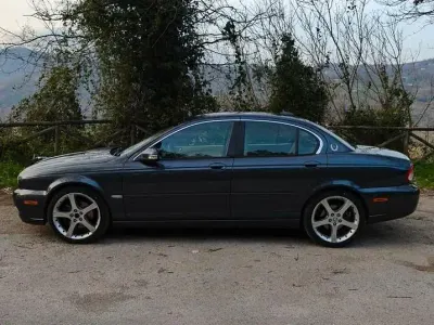 Usata Jaguar X-type 145 CV (106 kW) 2009 Grigio Berlina
