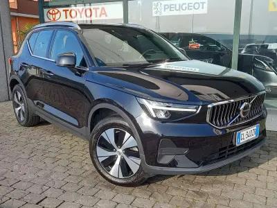 Usata Volvo XC40 Core 129 CV (94 kW) 2022 Onyx black metallizzato SUV