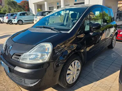 Käytetty Renault Modus 75 HP (55 kW) 2011 Musta Tila-auto