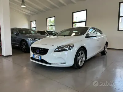 Usata Volvo V40 115 CV (84 kW) 2014 Bianco Berlina