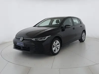 Usata VW Golf VIII Life 116 CV (85 kW) 2025 Grenadill black metallizzato Berlina