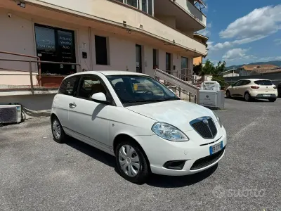 Usata Lancia Ypsilon 75 CV (55 kW) 2010 Bianco Utilitaria