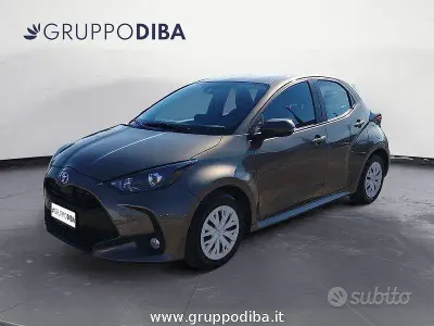 Usata Toyota Yaris Active 72 CV (52 kW) 2022 Bronzo Utilitaria