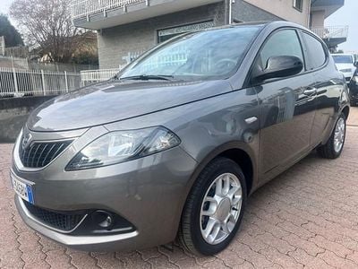 Usata Lancia Ypsilon Gold 70 CV (51 kW) 2022 Grigio scuro Utilitaria