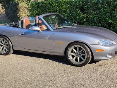 Usata Mazda MX5 145 CV (106 kW) 2002 Grigio Cabrio