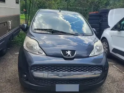 Usata Peugeot 107 68 CV (50 kW) 2010 Nero Utilitaria
