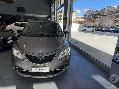 Usata Lancia Ypsilon Gold 69 CV (50 kW) 2017 Grigio Utilitaria