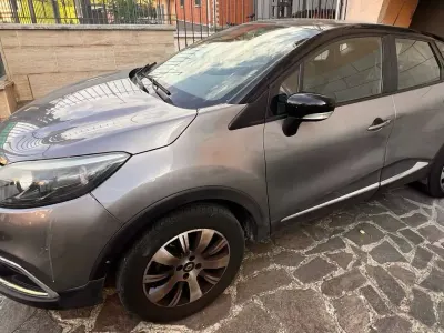 Usata Renault Captur Iconic 90 CV (66 kW) 2016 Grigio SUV