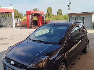 Usata Ford Fiesta 90 CV (66 kW) 2007 Nero Utilitaria