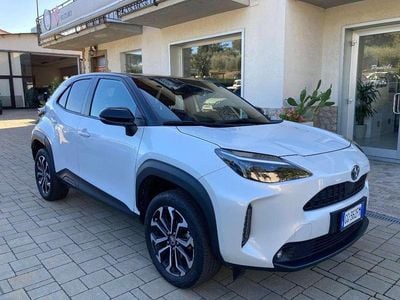 Usata Toyota Yaris Cross Trend 92 CV (67 kW) 2021 Bicolore bianconero SUV