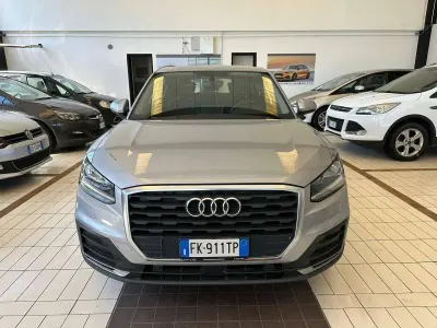 Usado Audi Q2 Business 150 CV (110 kW) 2017 Plateado SUV