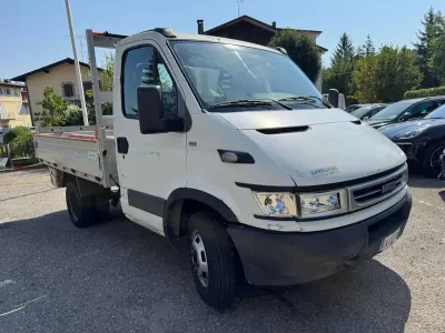 Usata Iveco Daily 97 CV (71 kW) 2005 Bianco Furgone