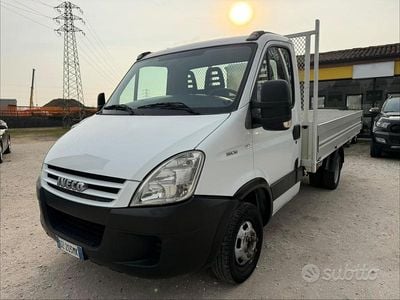 Usata Iveco Daily 97 CV (71 kW) 2009 Bianco Berlina