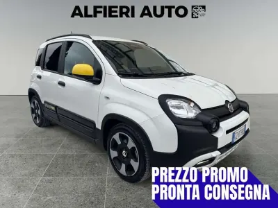 Usata Fiat Panda Cross Cross 69 CV (50 kW) 2025 Rosso Utilitaria
