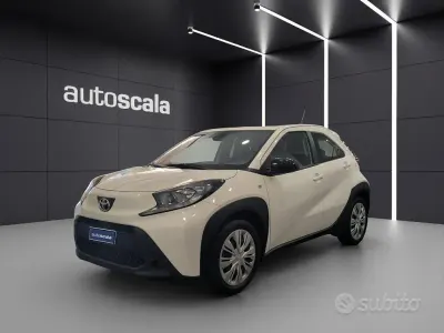 Usata Toyota Aygo X Active 72 CV (52 kW) 2025 Super white gloss SUV