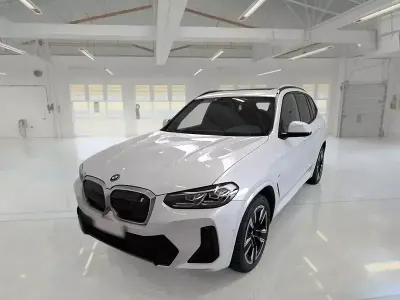 Begagnad BMW iX3
