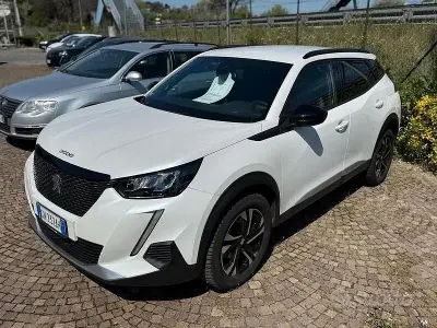 Occasion Peugeot 2008 Allure 131 ch (96 kW) 2023 Blanc SUV