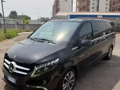 Usata Mercedes V250 Premium 190 CV (139 kW) 2023 Nero Monovolume
