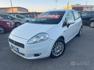 Usata Fiat Grande Punto Dynamic 90 CV (66 kW) 2009 Bianco Utilitaria