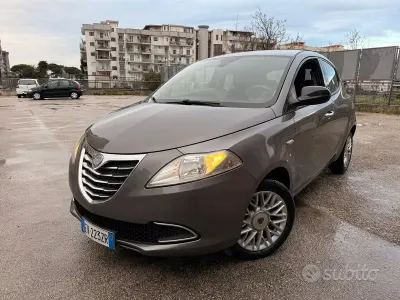 Usata Lancia Ypsilon 95 CV (69 kW) 2015 Grigio Utilitaria