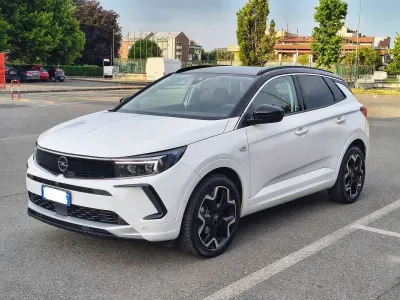 Usata Opel Grandland X Ultimate 131 CV (96 kW) 2024 Bianco SUV