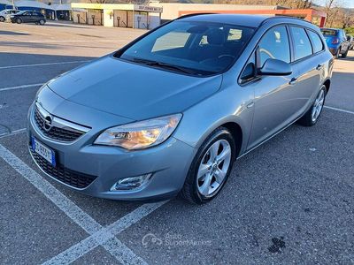 Usata Opel Astra 110 CV (80 kW) 2011 Grigio Station wagon